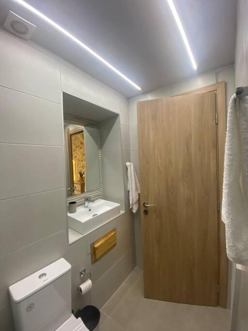 Stavlos Traditional Suite 阿迪斯普普伦 外观 照片