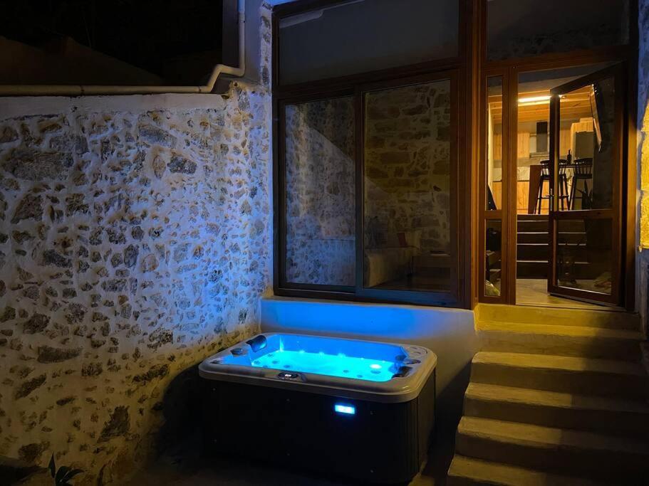 Stavlos Traditional Suite 阿迪斯普普伦 外观 照片
