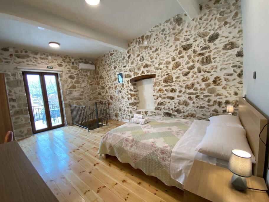 Stavlos Traditional Suite 阿迪斯普普伦 外观 照片